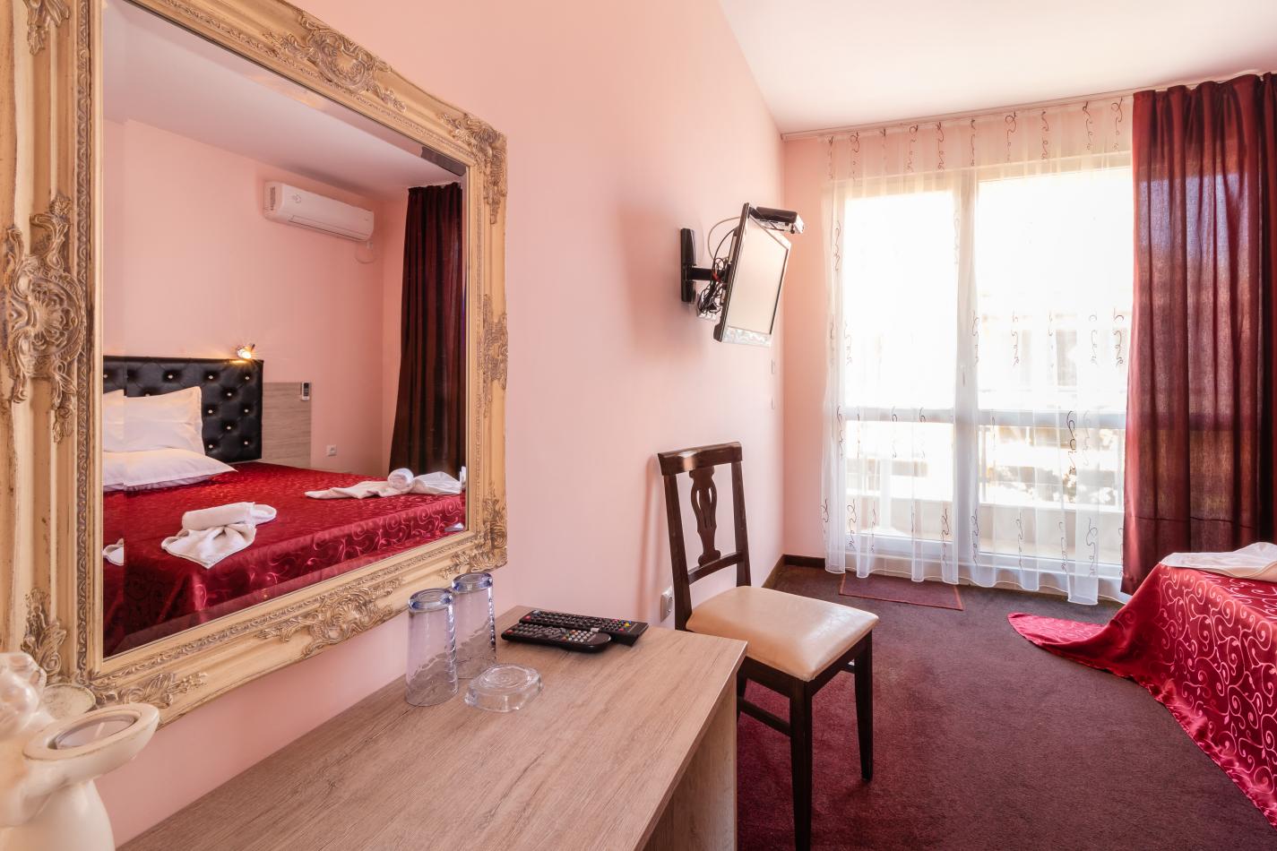 Hotel Zeus studio