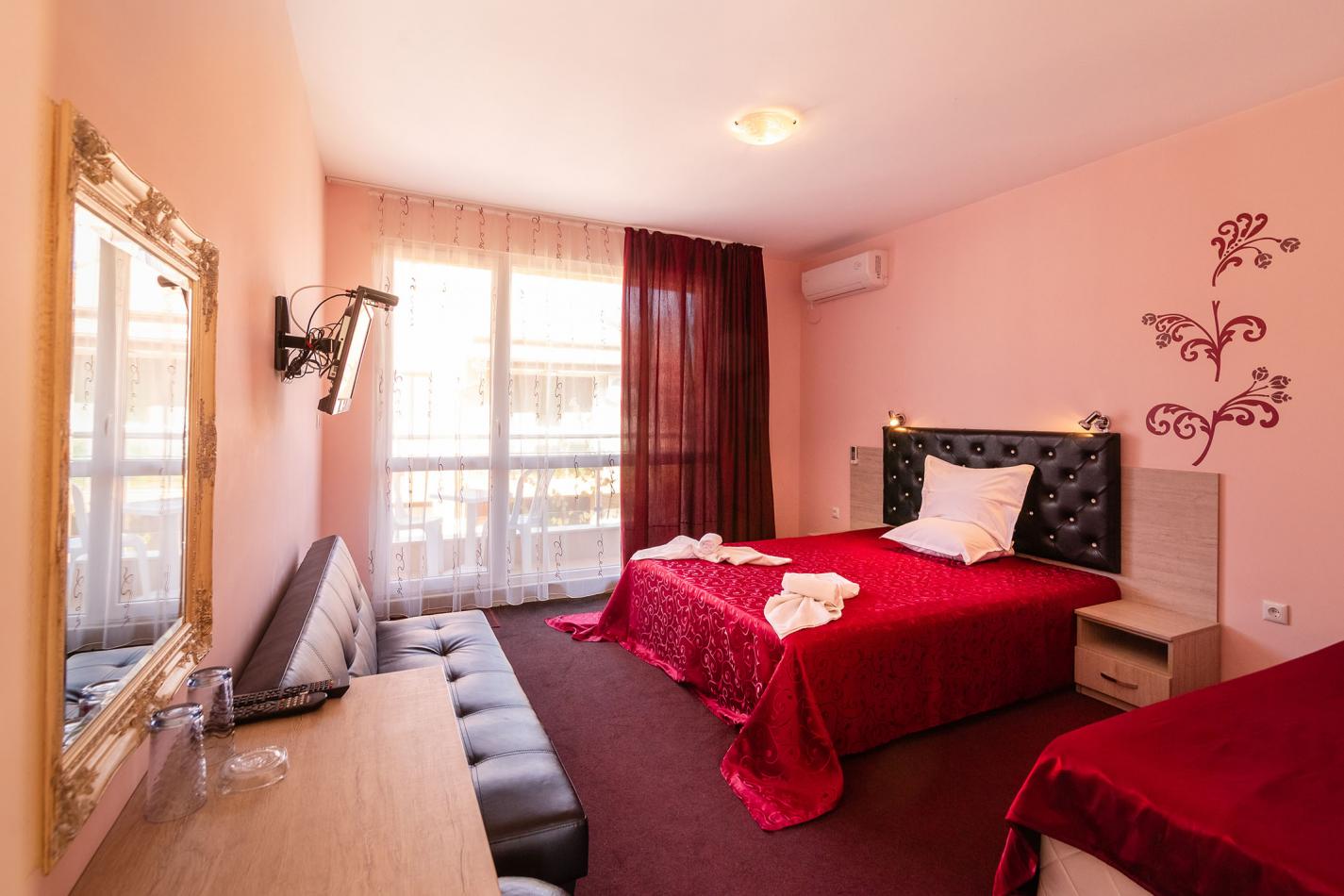 Hotel Zeus studio